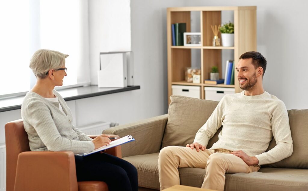 Client meeting with a therapist during fentanyl rehab in Nashville.