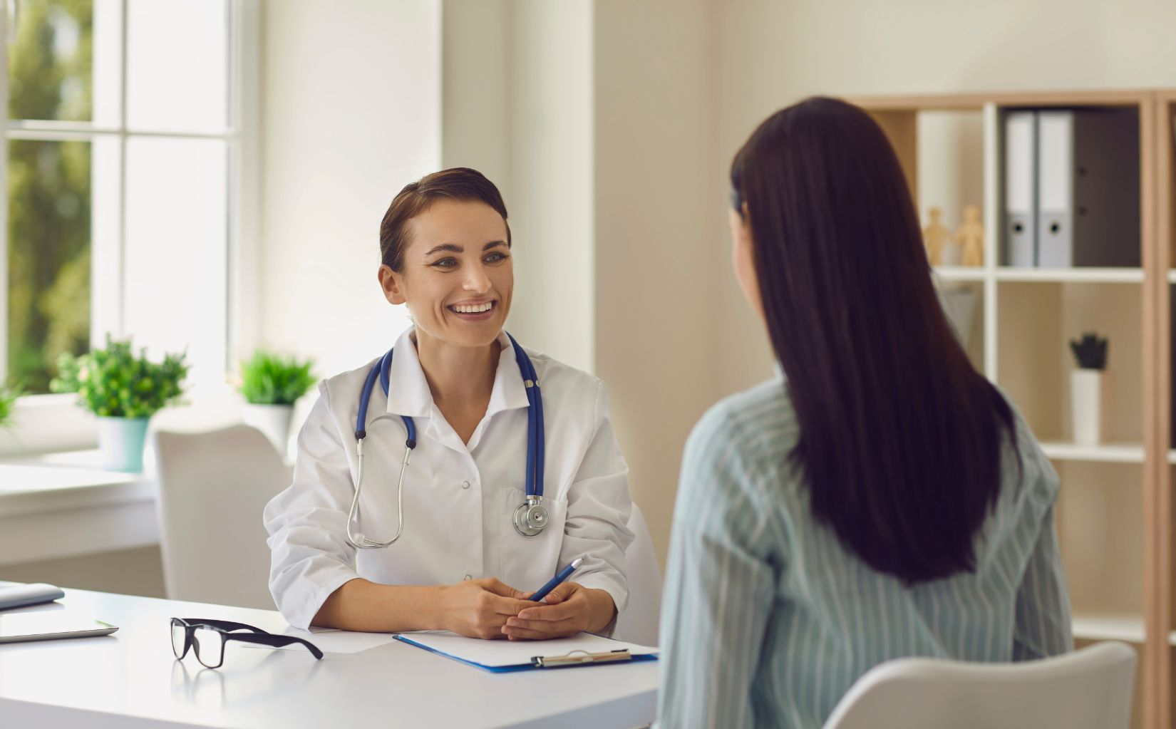 Doctor consulting with a client about starting MAT the same day as detox.