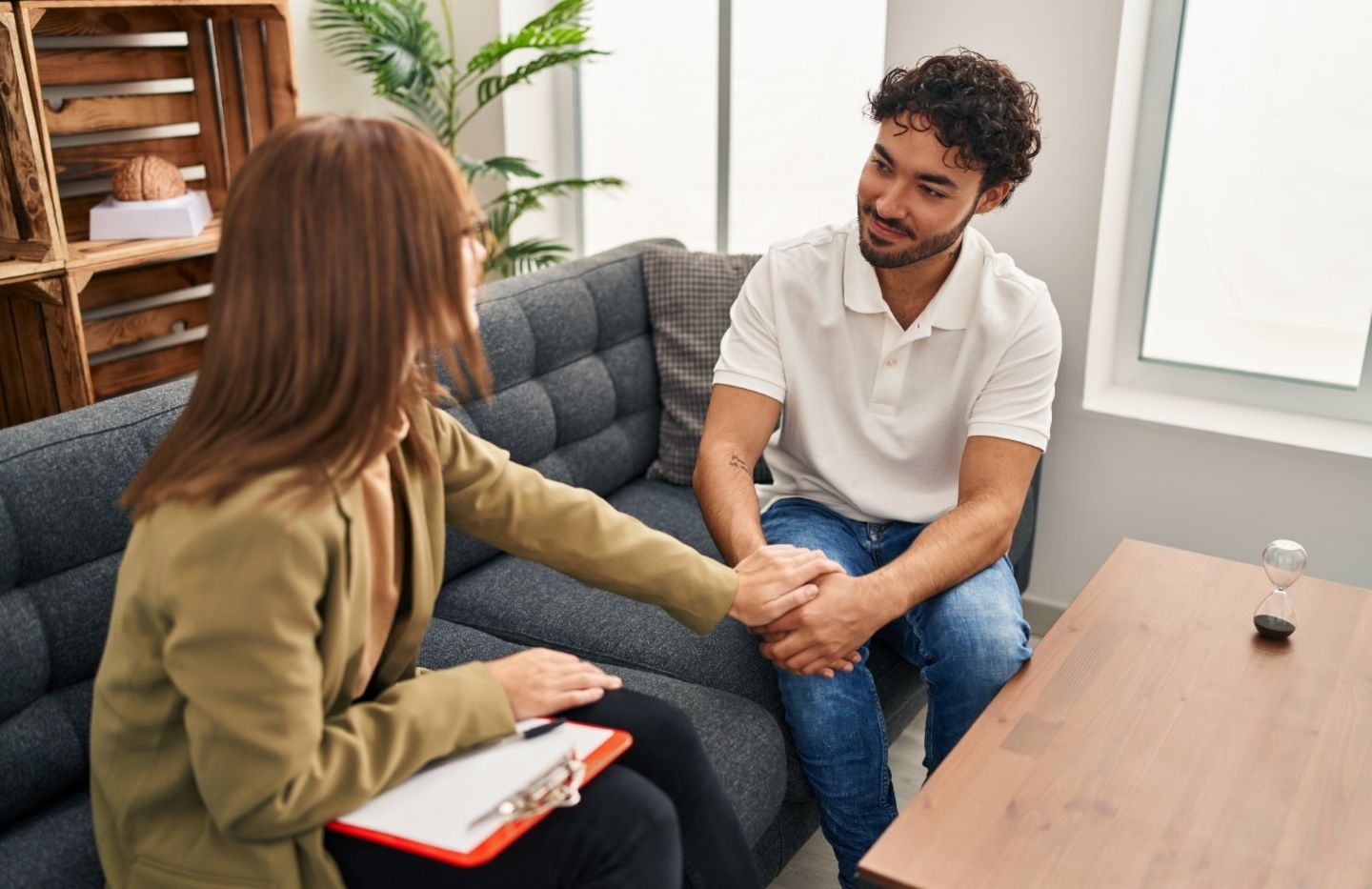 Client participating in individual therapy for prescription drug addiction treatment in Nashville, TN.