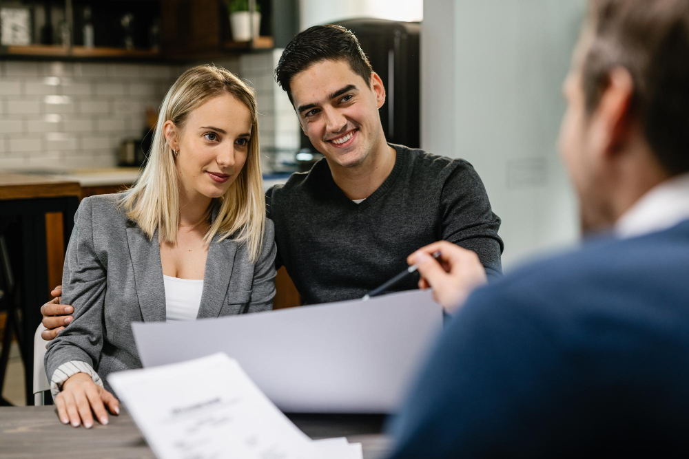 Young couple meeting with a health insurance agent about BCBS rehab coverage in Nashville, TN.